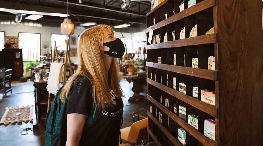 Maskenpflicht in Geschäftsräumen wie zum Beispiel im Supermarkt